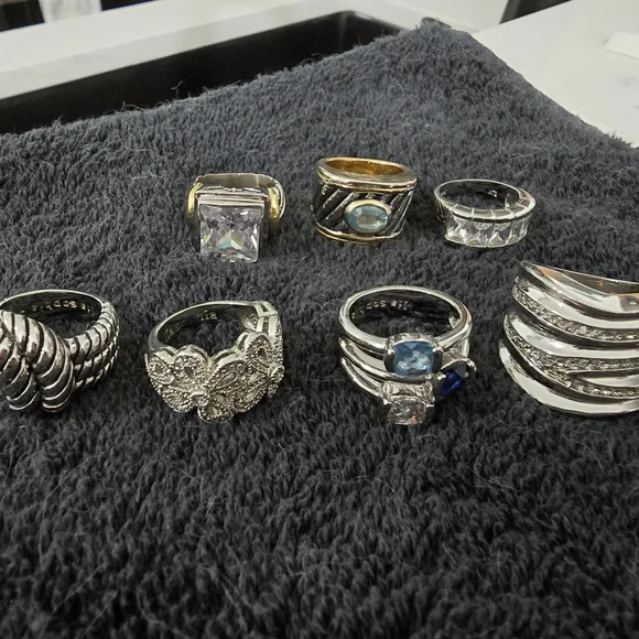 7 RINGS - Picture 3 of 3